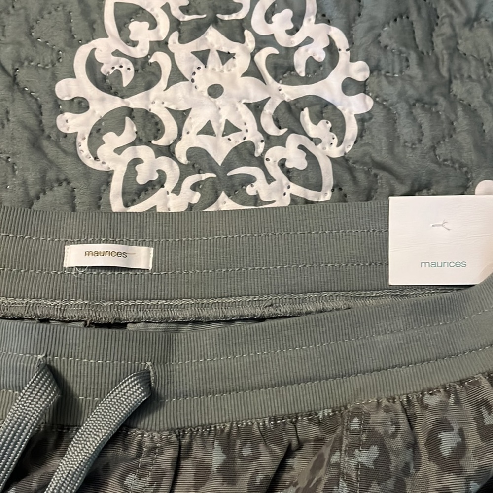 Maurice’s Green Animal Print Shorts - Picture 4 of 5